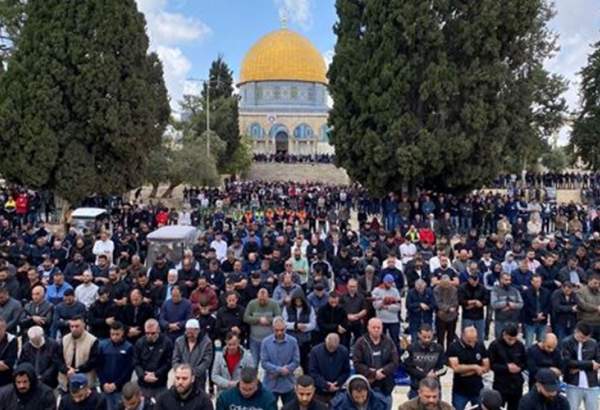 حضور هزاران فلسطینی در نمازجمعه مسجدالاقصی