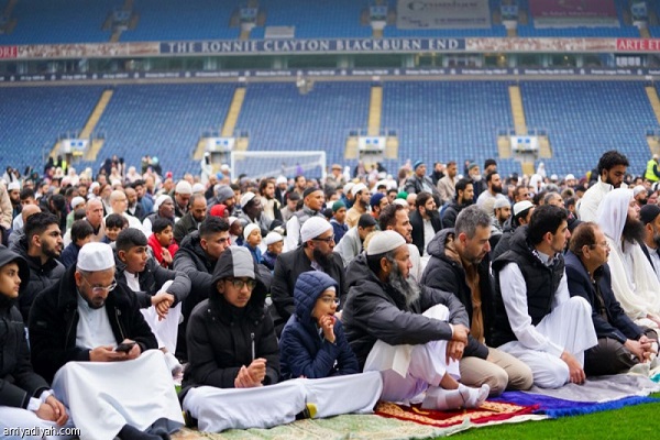 نادي (بلاكبيرن روفرز) الإنجليزي یدعو جمهوره من المسلمين لإقامة صلاة عيد الأضحى في ملعبه