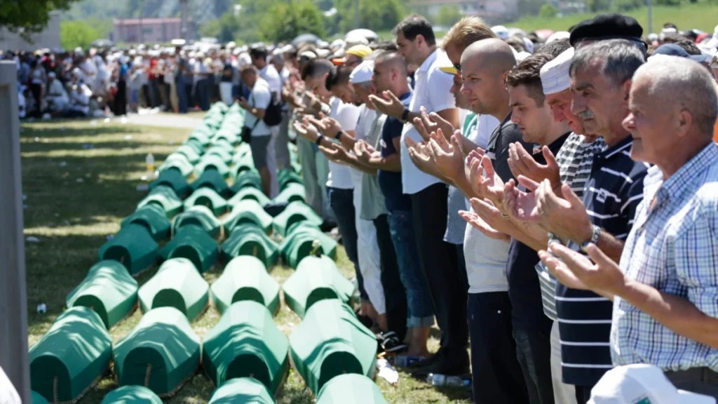 بقایای ۵۰ قربانی دیگر نسل‌کشی «سربرنیتسا» به خاک سپرده شدند  