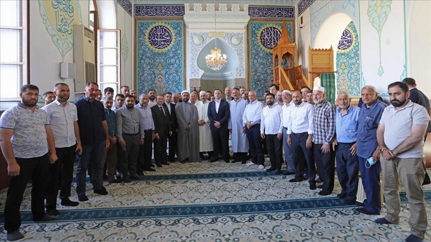 نخست‌وزیر گرجستان با حضور در یک مسجد عید قربان را به مسلمانان تبریک گفت