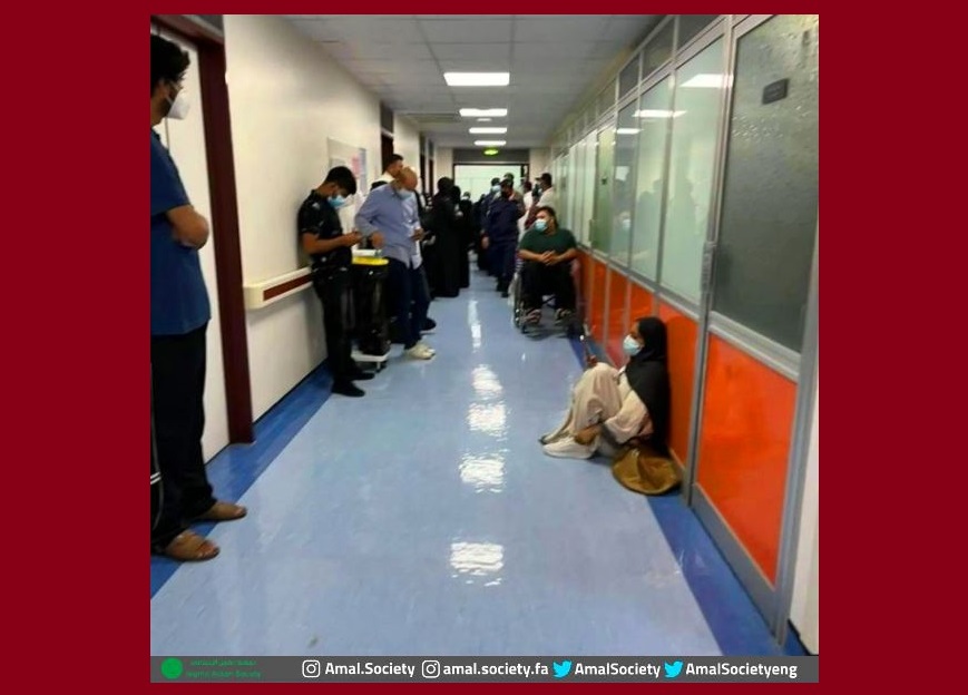 مشهد من المأساه داخل أروقة مستشفى السلمانية الطبي، حيث سوء الخدمات وتحديد أولوية الحالات الطارئة إضافةً أن المواطنون المرضى لا يجدون كراسي للجلوس