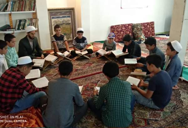 کلاسهای آموزش قرآن و احکام در حوزه علمیه الازهر باغلق