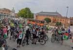 Hundreds of activists in England cycle in support of Palestine
