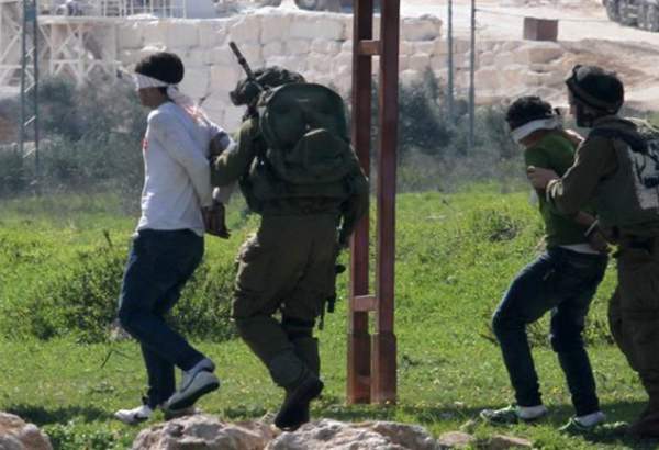 Israeli army arrests over 40 Palestinians in Al-Khalil