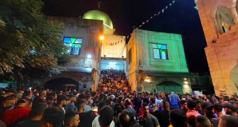 الآلاف من المواطنين يؤدون صلاة "فجر الشهداء" الجمعة في نابلس