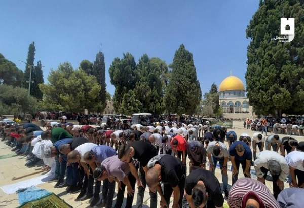 حضور ۵۵ هزار فلسطینی در نماز جمعه مسجدالاقصی با وجود ممانعت رژیم صهیونیستی