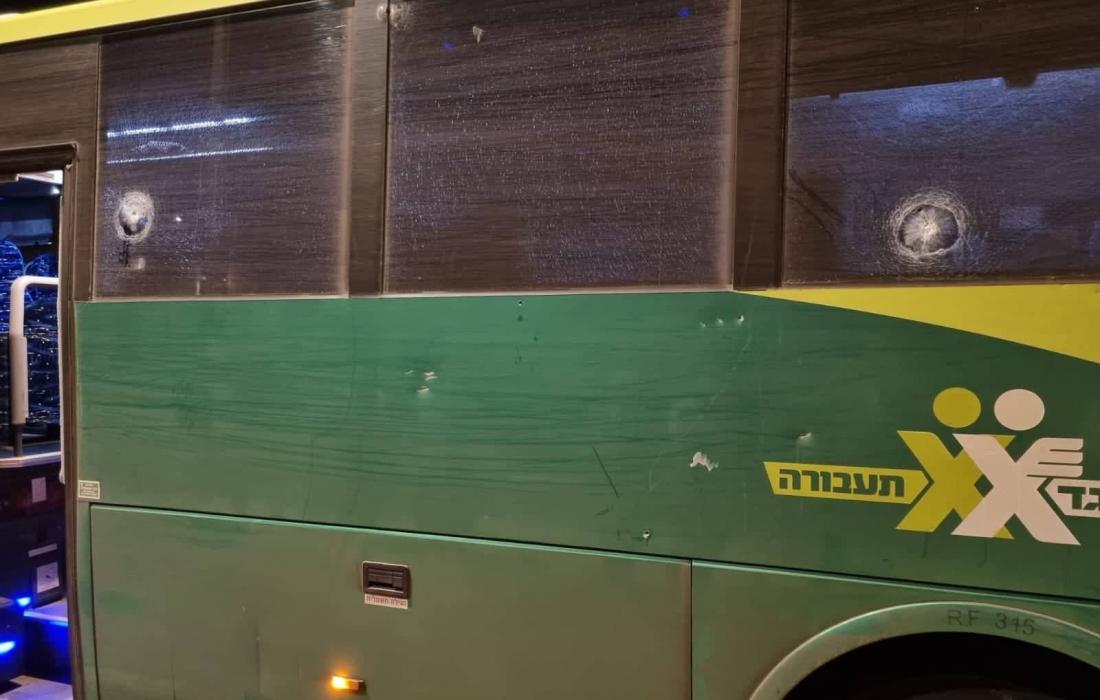الإعلام العبري: عملية إطلاق نار تستهدف حافلة "إسرائيلية" قرب سلواد
