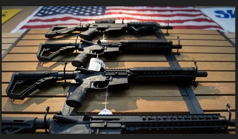 استطلاع: 70% من الأميركيين يؤيدون فرض ضوابط على حيازة السلاح