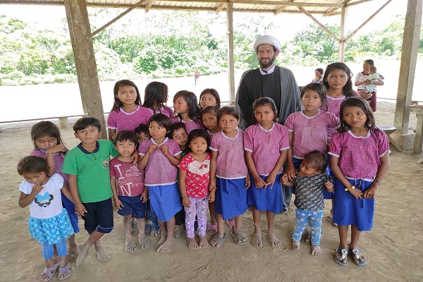 Muslim cleric introduces Islam to indigenous people in Ecuador (photo)  