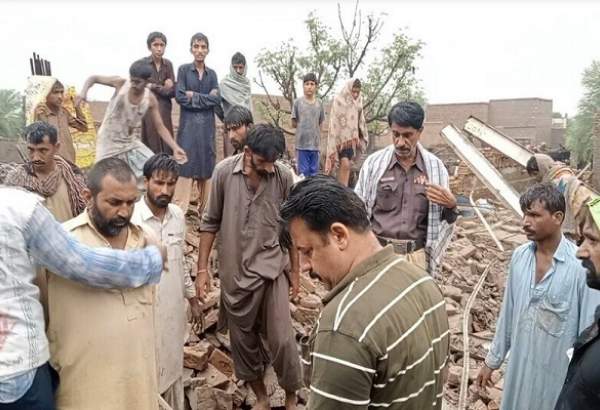 Mosque roof collapses in Pakistan, 7 killed