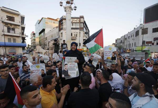 Hundreds march in Ramallah in support of Palestinian prisoner Nasser Abu Hmeid