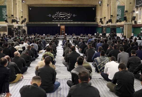 Supreme Leader joins university students for Arba’een mourning ceremony