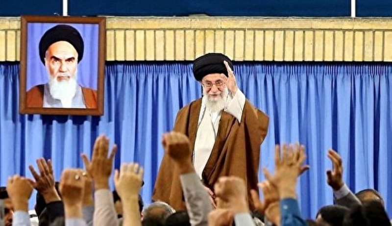 بث مباشر لكلمة قائد الثورة الاسلامية خلال استقباله اليوم رواد وقادة الدفاع المقدس