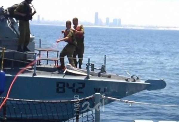 Israeli forces target Palestinian fishermen off Gaza shores