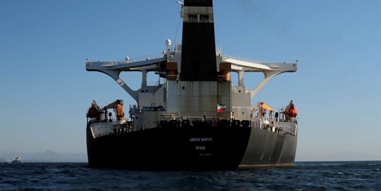 ناقلات نفط إيرانية تفرغ حمولتها في ميناء فنزويلا الرئيسي