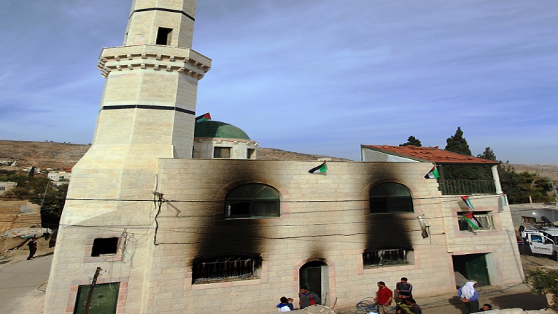 الاحتلال يدنّس المساجد الفلسطينية ويهتك حرماتها  