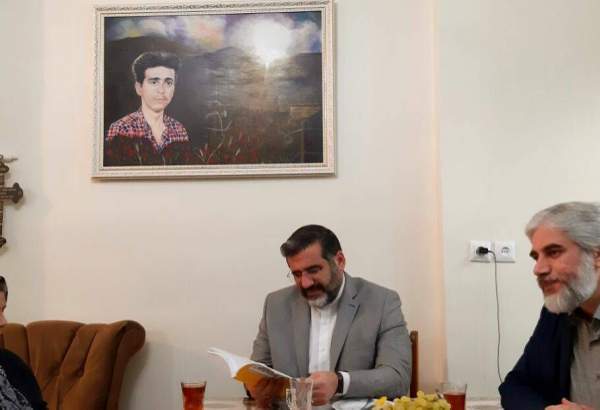ایرانی وزیر ثقافت نے مقدس دفاع ہفتے کی مناسبت سے عیسائی شہدا  کے اہل خاندان سے ملاقات