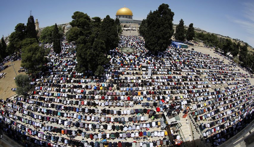 45 ألف مصلّ فلسطيني أدوا صلاة الجمعة في الأقصى