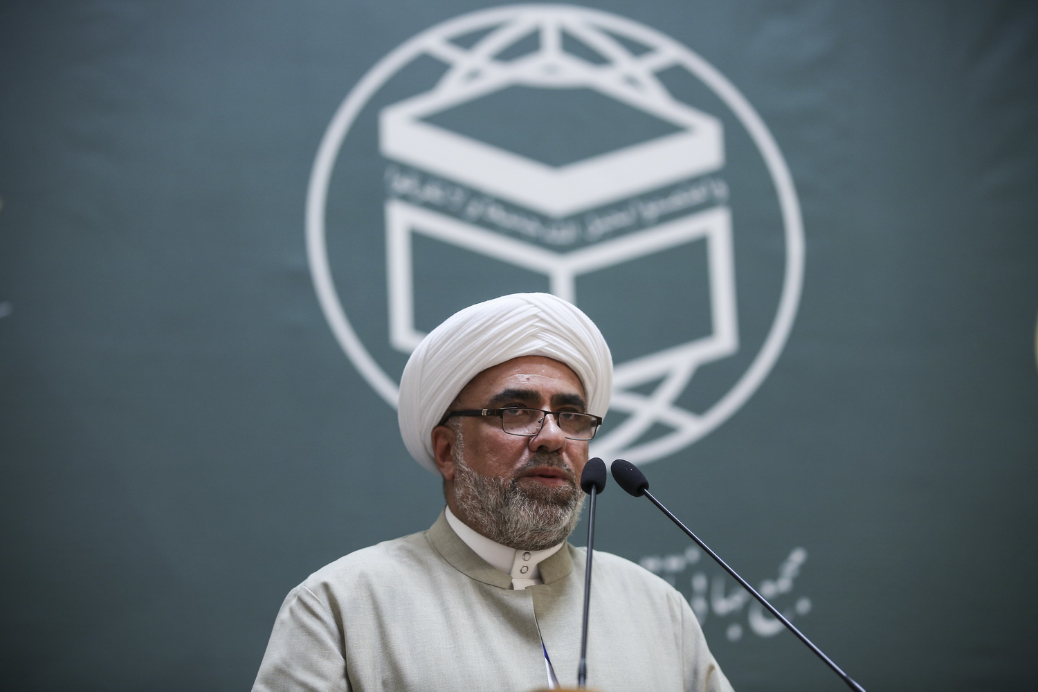 علمای مسلمان از ارزش‌های خود در برابر فتنه انحراف دفاع کنند