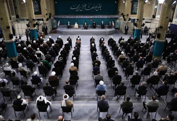 رہبر انقلاب اسلامی آیت الله العظمی سید علی خامنہ ای سے عالمی وحدت اسلامی کانفرانس کے شرکا کی ملاقات