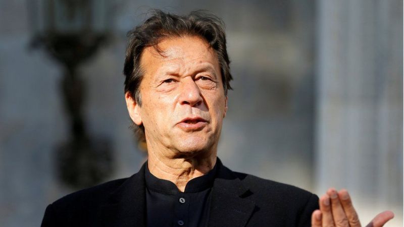 عمران خان: أدعو المؤيدين للخروج والتظاهر ضد الحكومة المستوردة
