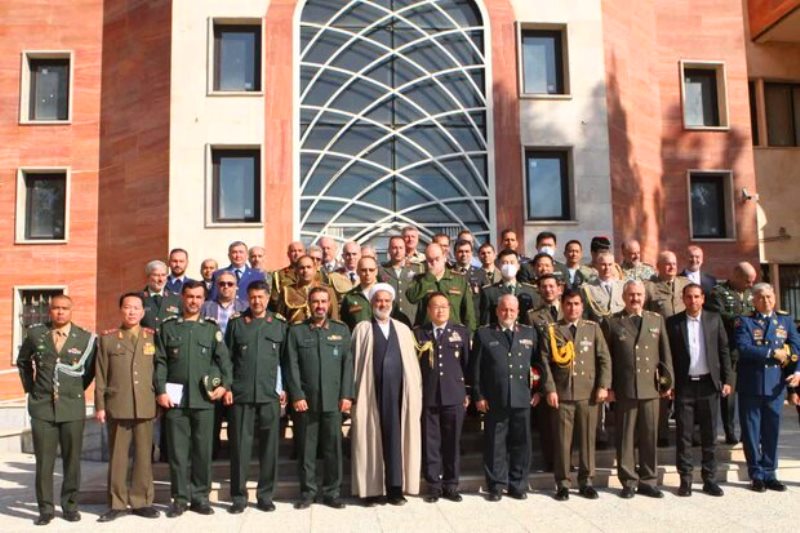 ممثلو القوات المسلحة لـ35 يزورون جامعة الدفاع الوطني في طهران