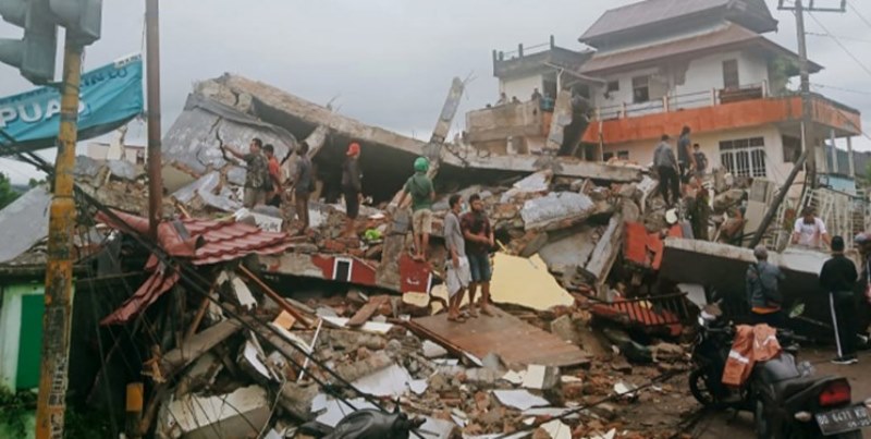 ارتفاع حصيلة ضحايا زلزال إندونيسيا إلى 162 قتيلا