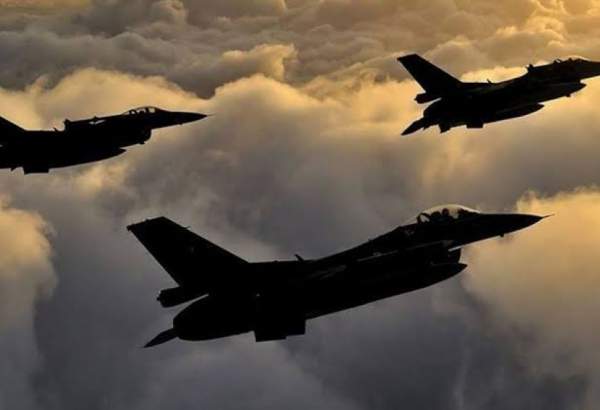 Des avions de chasse turcs ciblent le nord de la Syrie, 2 soldats tués en Irak