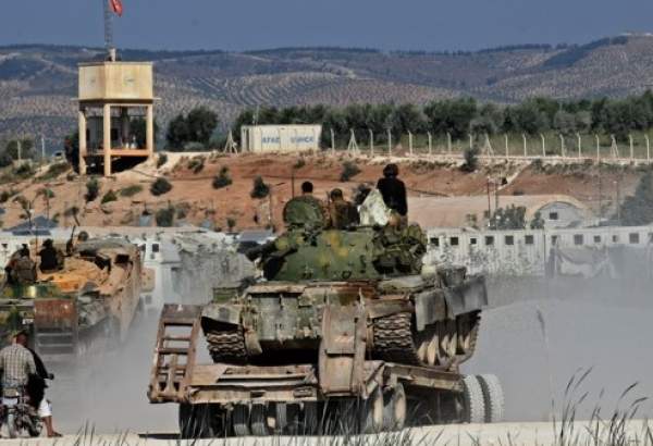 Une base militaire turque dans le nord de la Syrie est attaquée
