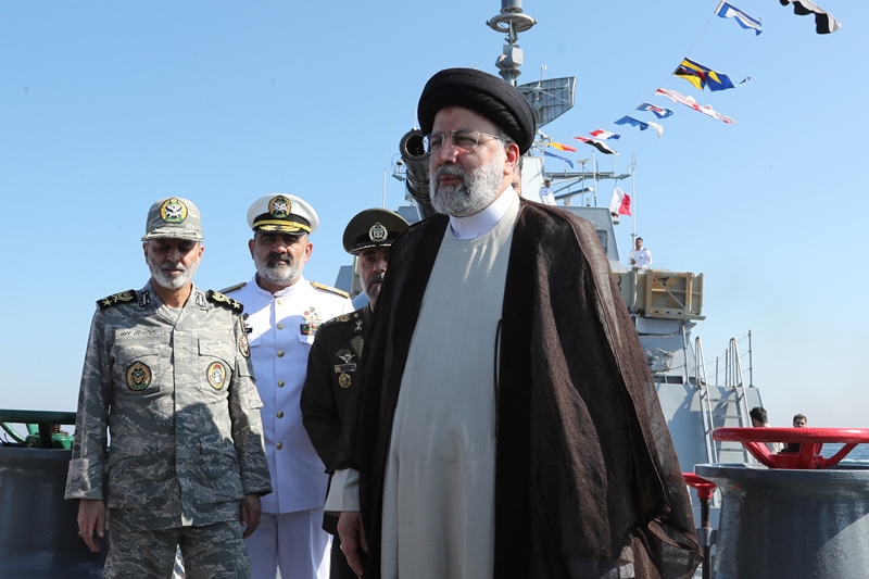 رئيسي : القوة البحرية للجيش الايراني تتسم بالصلابة والابداع والتطوير