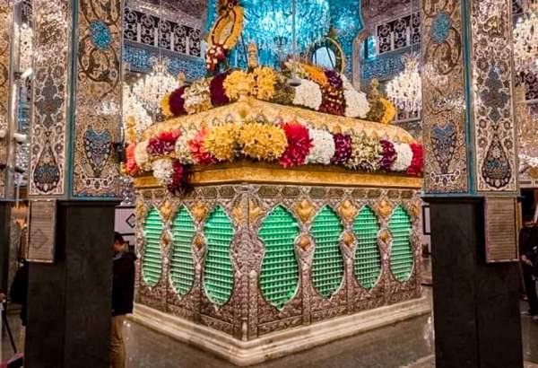 Holy shrine of Hazrat Zeinab decorated with flowers on ledy