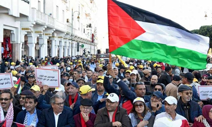 برافراشته شدن پرچم فلسطین در تظاهرات مردم مراکش