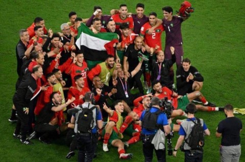 انتقاد شدید یک صهیونیست از تیم ملی مراکش و قطر به دلیل برافراشتن پرچم فلسطین