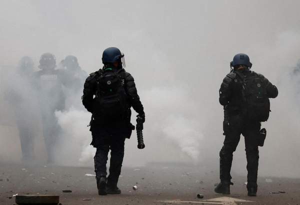 La police française réprime violemment la manifestation  