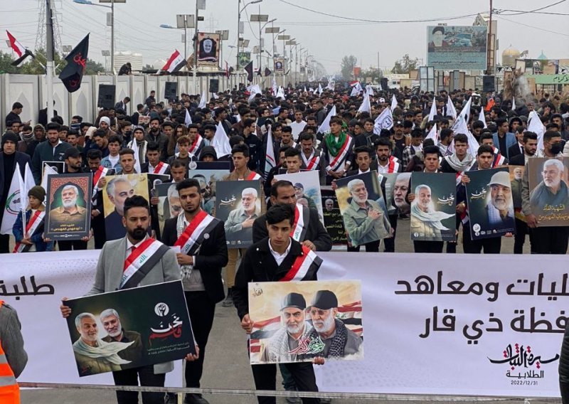 طلبة محافظات العراق يحيون الذكرى السنوية الثالثة لاستشهاد قادة النصر