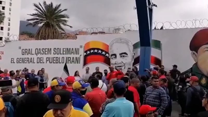 السلطات الفنزويلية تفتتح لوحة جدارية في كاراكاس تكريماً للشهيد سليماني  