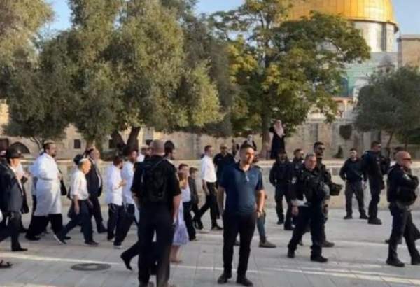 Israeli rabbi, extremist settlers defile al-Aqsa Mosque