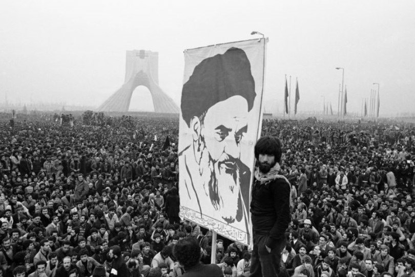 پیروزی انقلاب اسلامی باعث شد تا ایدئولوژی های غربی به چالش کشیده شود