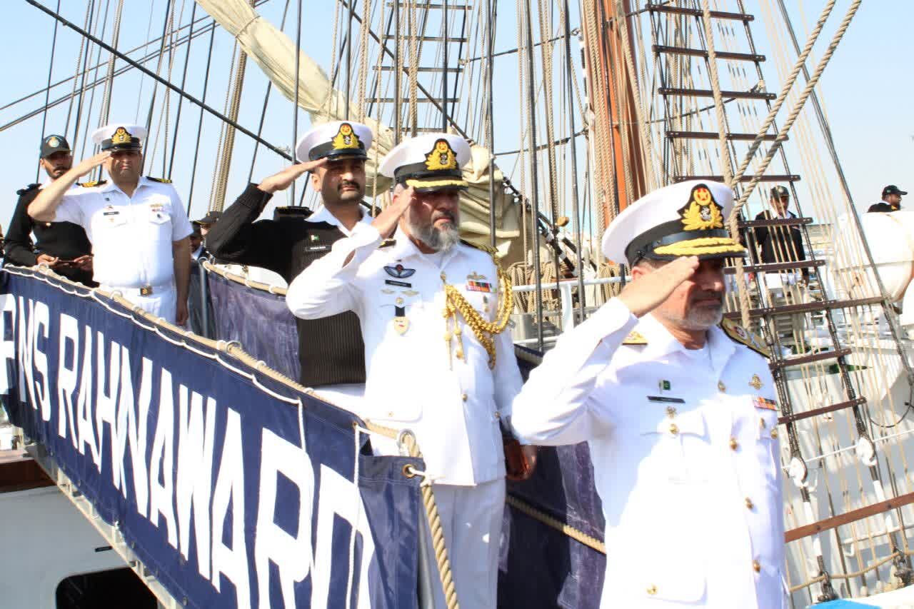 القوة البحرية الايرانية تستقبل قطع "السلام والمودة" البحرية التابعة لسلاح البحر الباكستاني