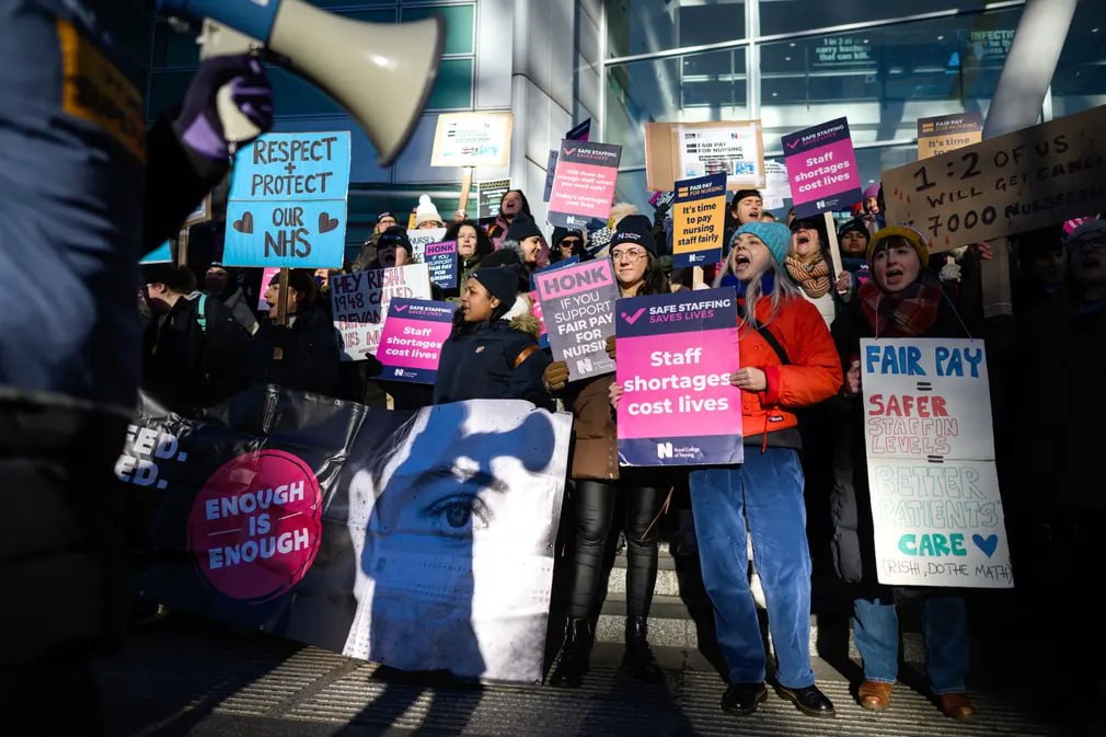 اعتصاب و اعتراض پرستاران انگلیسی در واکنش به دستمزد پایین پرستاران