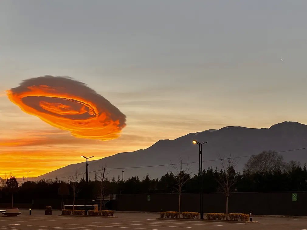 تشکیل ابری با شکلی عجیب در آسمان ترکیه