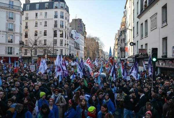 Parisian youth organizations protest against pension reform