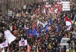 فرانس میں بڑے پیمانے پر احتجاج؛ حکومت کا پنشن قانون میں اصلاحات کے نفاذ کا اصرار