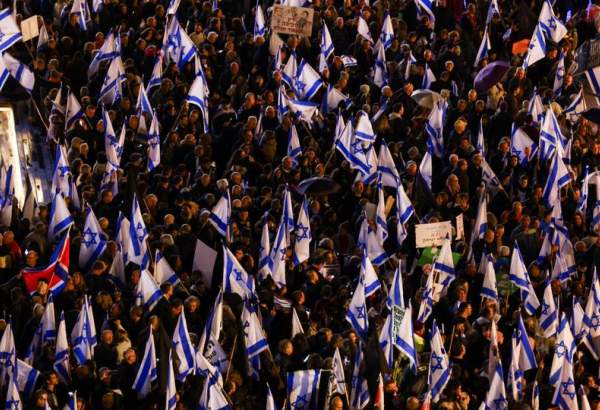 Anti-Netanyahu protesters hold massive rally in Tel Aviv