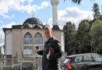ابراز ناراحتی مردم دانمارک از آتش زدن قرآن در مقابل مسجد