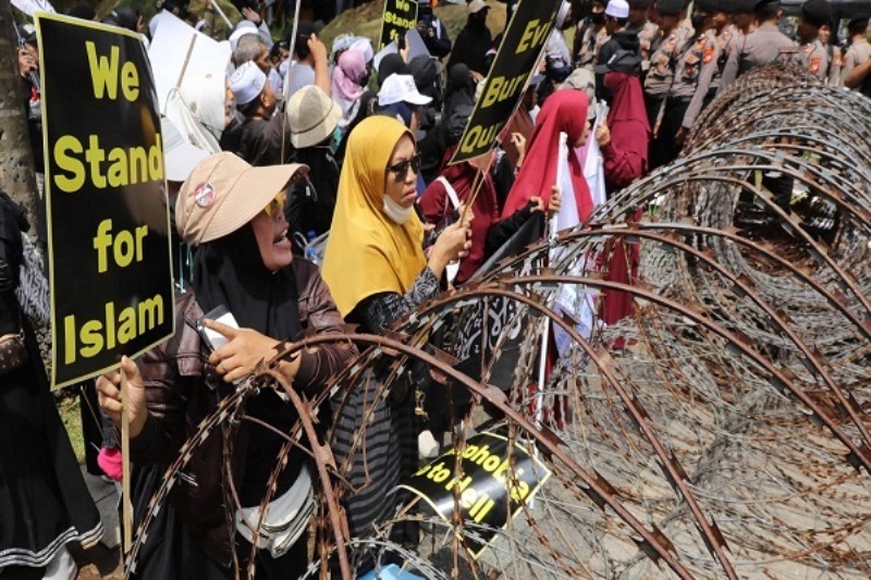 مظاهرة في إندونيسيا أمام سفارة السويدتستنكر حرق القرآن الكريم في مدن أوروبية