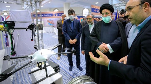 رئيسي يتفقد معرض قدرات الانتاج الوطني العلمية والصناعية في طهران