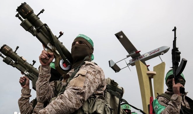 صواريخ كتائب القسام تتصدى للطائرات الصهيونية في سماء غزة  
