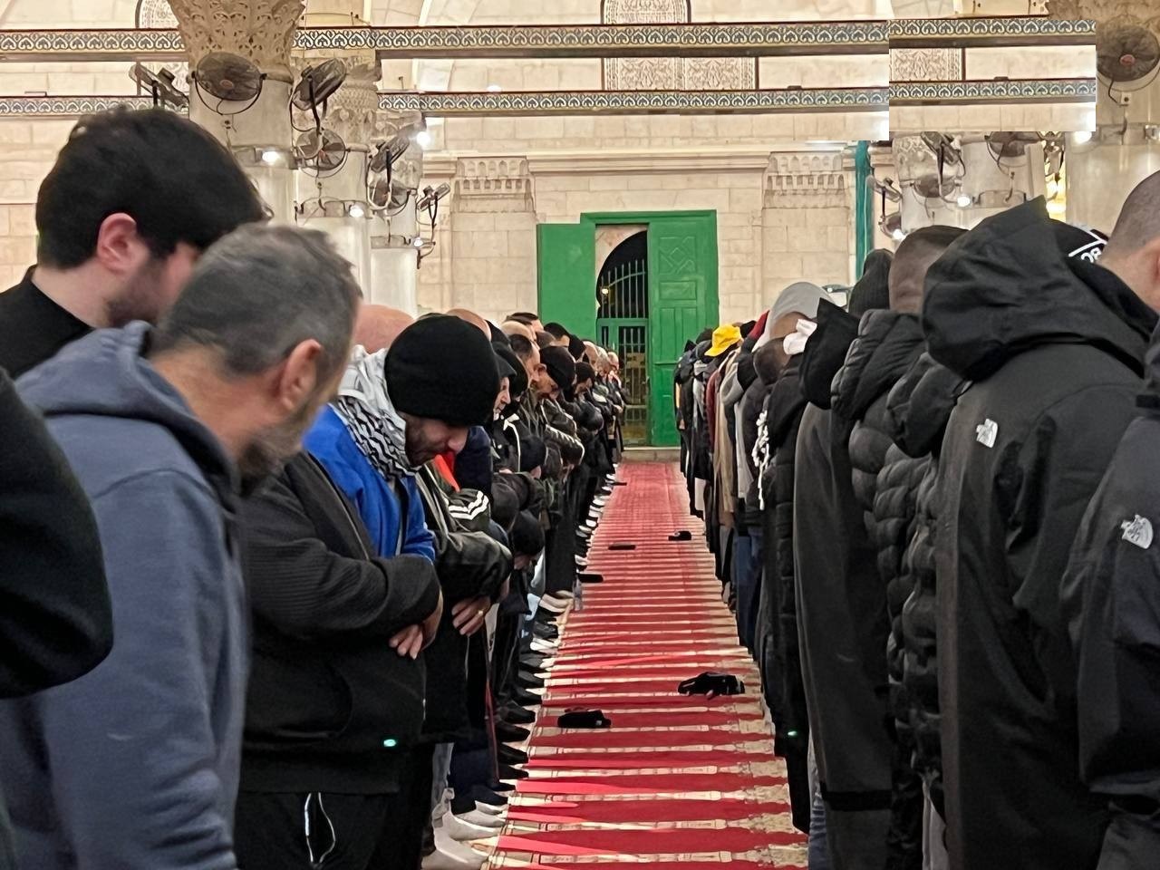 الآلاف يؤدون صلاة الفجر العظيم في المسجد الأقصى تلبية للدعوات المقدسية