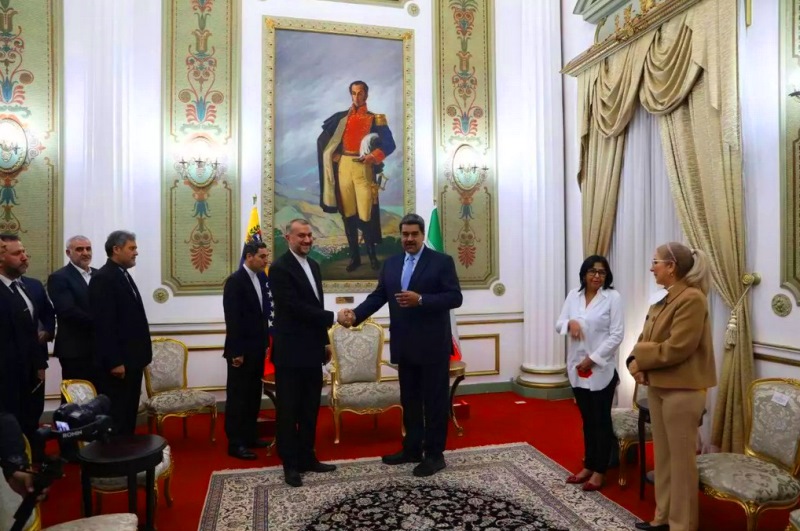 الرئيس الفنزويلي : نحن نعشق إيران وتربطنا علاقات صادقة مع بعضنا البعض